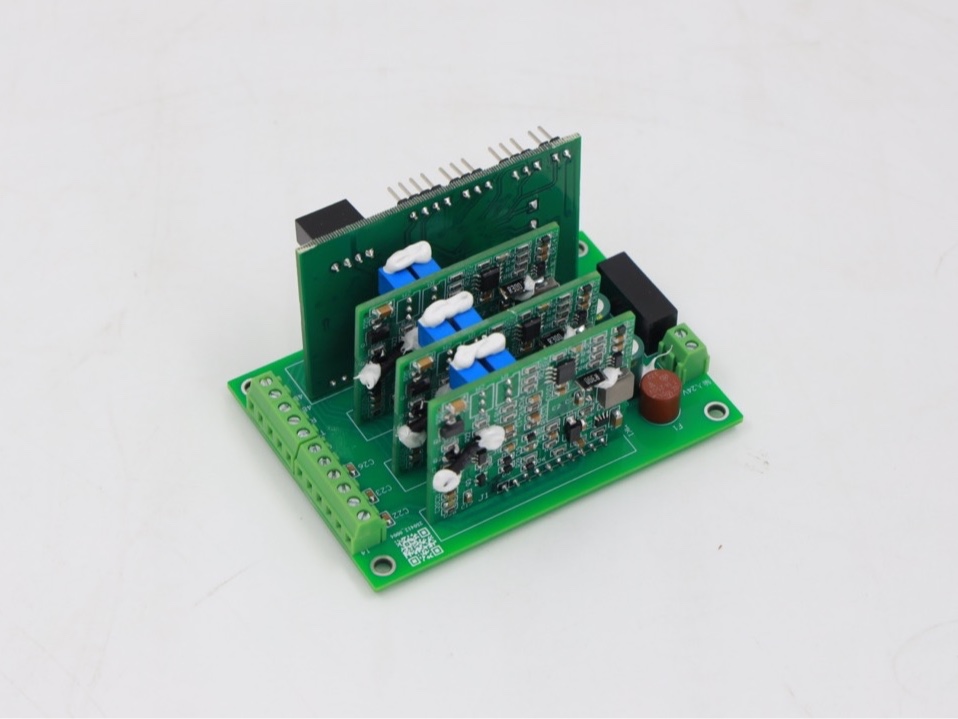 微型3路直流程控恒流源ADC-090T-201