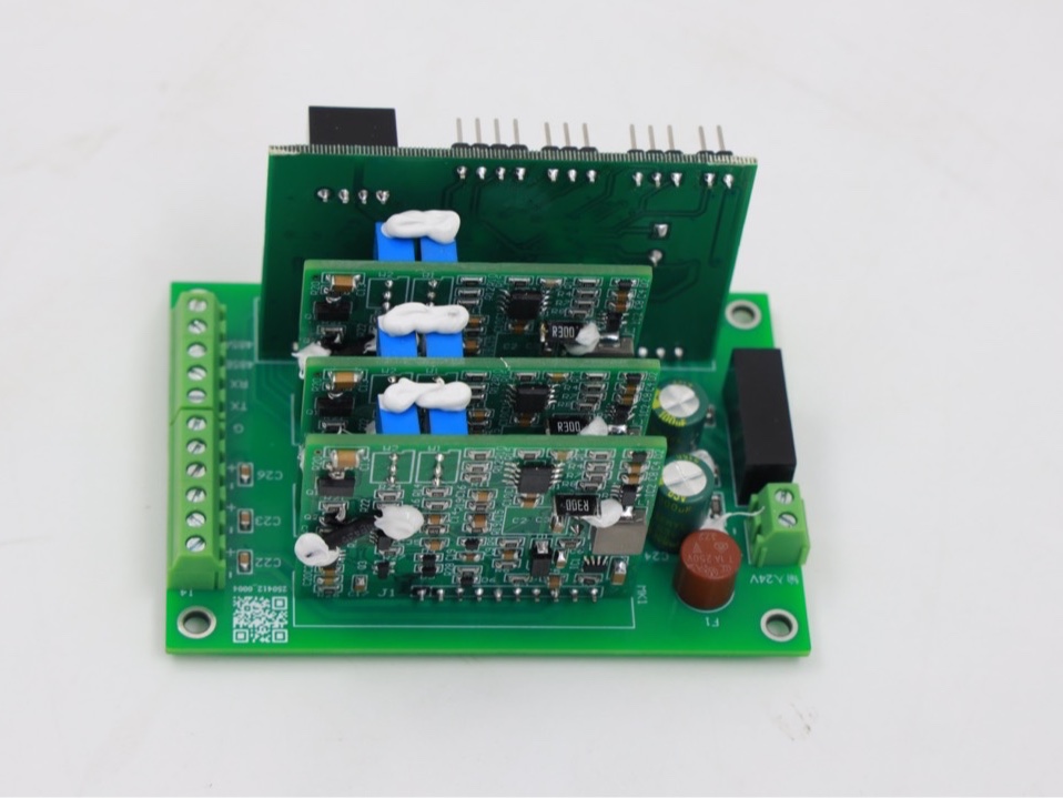 微型3路直流程控恒流源ADC-090T-201