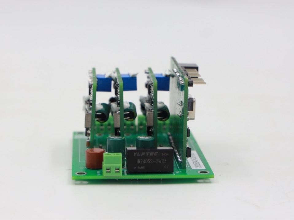 微型3路直流程控恒流源ADC-090T-201