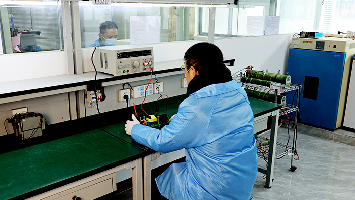 艾德杰电源-打耐压检测